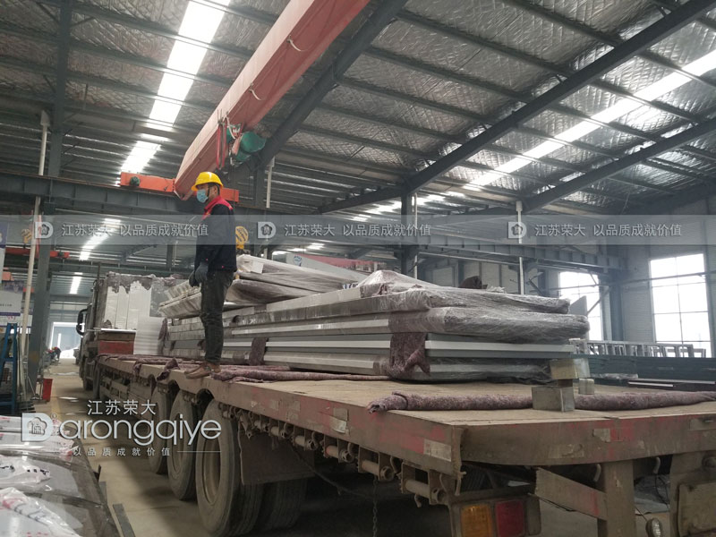 第二批黃山現(xiàn)代候車(chē)亭發(fā)貨