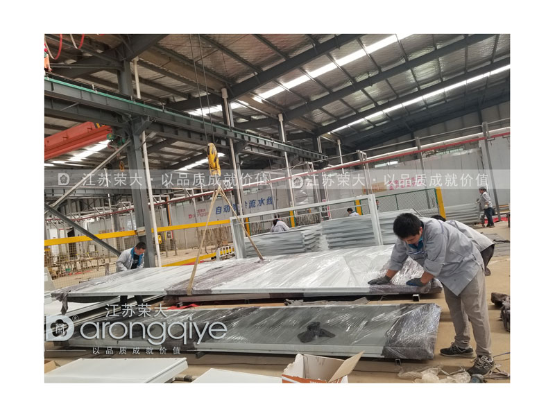 遼寧現(xiàn)代候車亭發(fā)貨圖