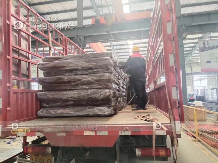 安琥智慧公交候車(chē)亭裝車(chē)圖片