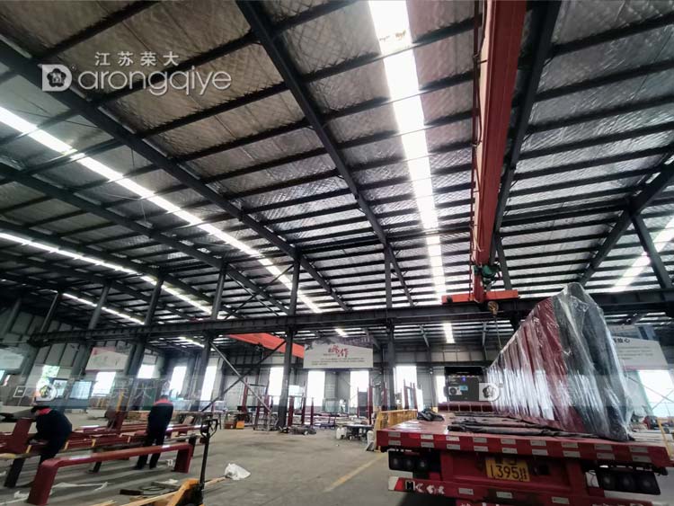 安徽智能候車亭正在裝車